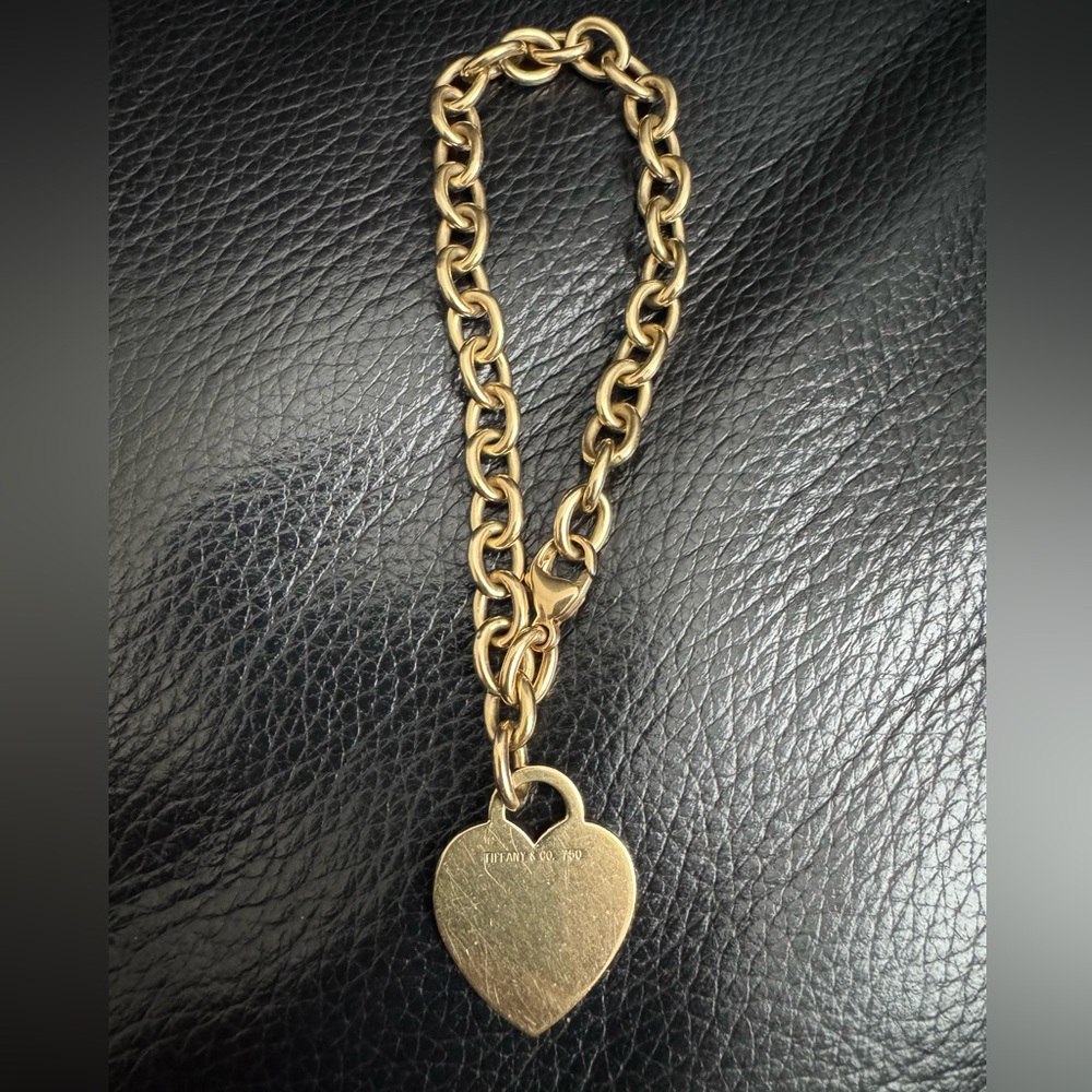 Tiffany & Co 18K Yellow Gold Heart Tag Charm Oval Link Chain Bracelet